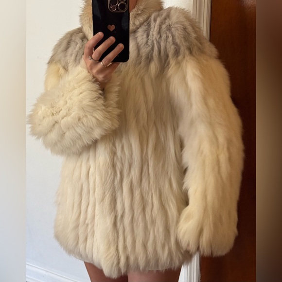 Elegant White and Gray Saga Fox Fur Coat jacket - Picture 8 of 17